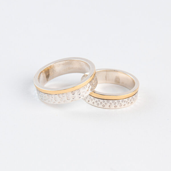 Argollas martilladas de plata con oro