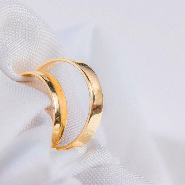 Argollas de matrimonio clasicas estilo media caña