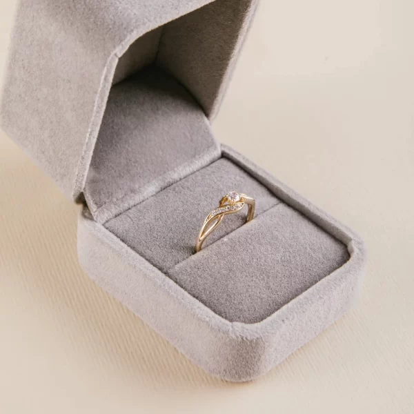 Anillo de compromiso Princesa en entrelazado - Imagen 3