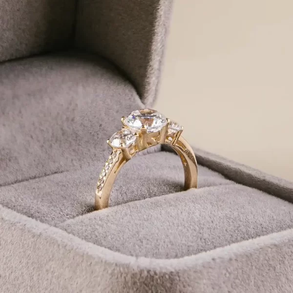 Anillo de compromiso princesa corona