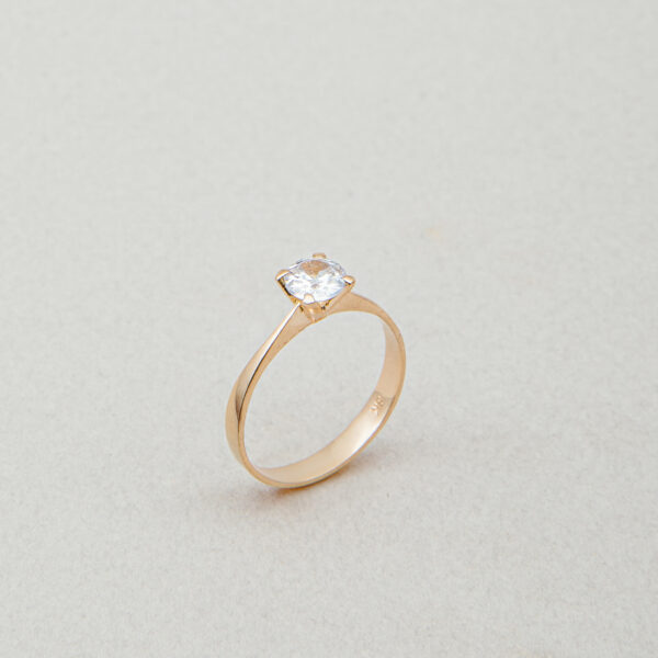 Anillo de compromiso solitario 4 grifas