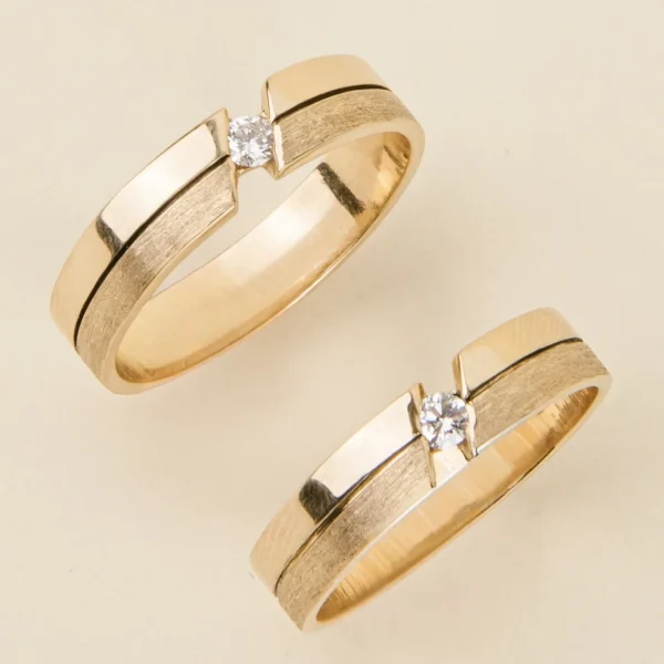 Argollas planas personalizadas Destello en oro 18K, par completo