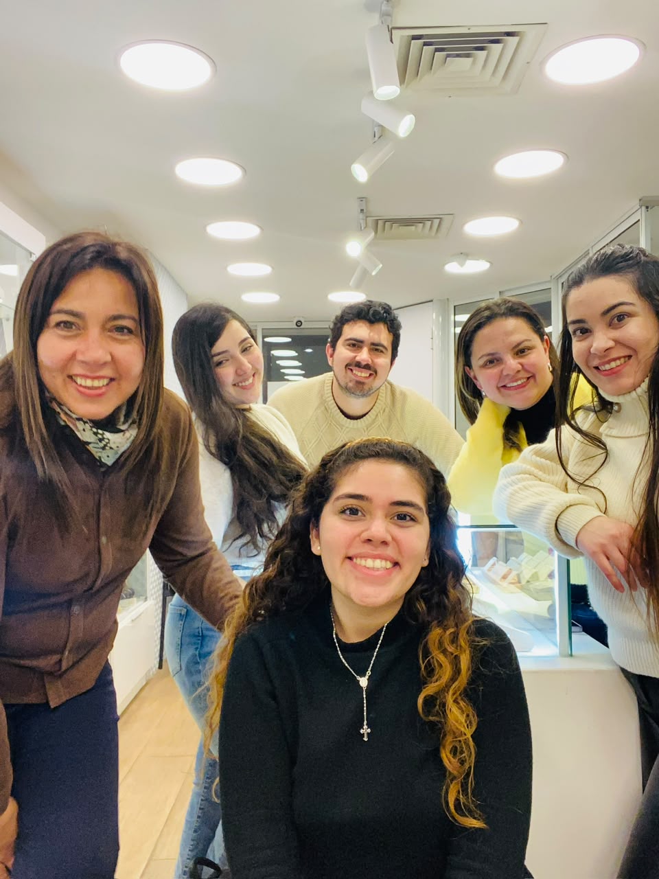 El equipo de Joyas Premium en tienda
